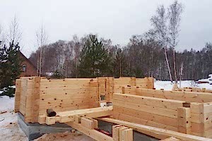 Идет монтаж деревянного дома 126 кв.м., п. Загородной Клуб. Идет монтаж деревянного дома 126 кв.м., п. Загородной Клуб.